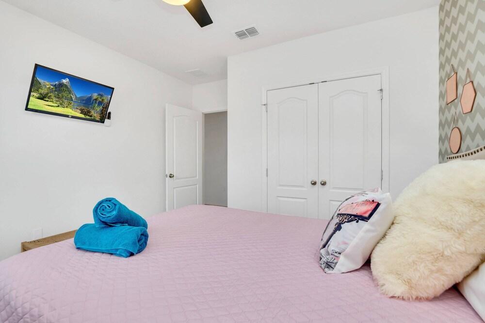 Private Views & Theme Rooms, Perfect for Families!