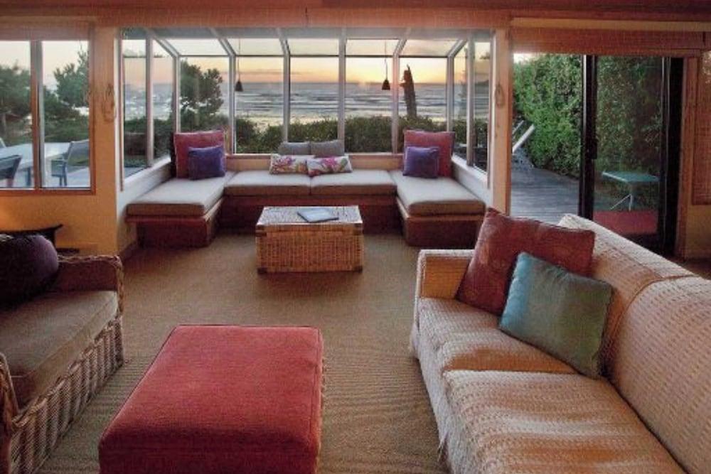 Arch Cape Escape by Avantstay Sensational Clift Top Home w/ Pacific Ocean Views