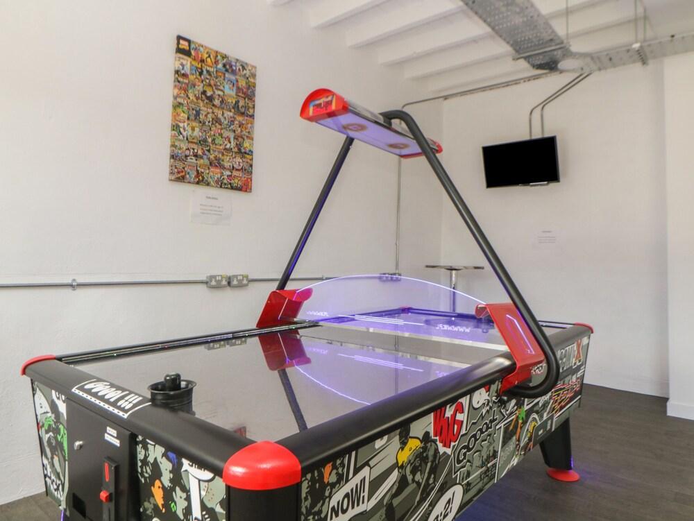 Harcombe House Bungalow 2