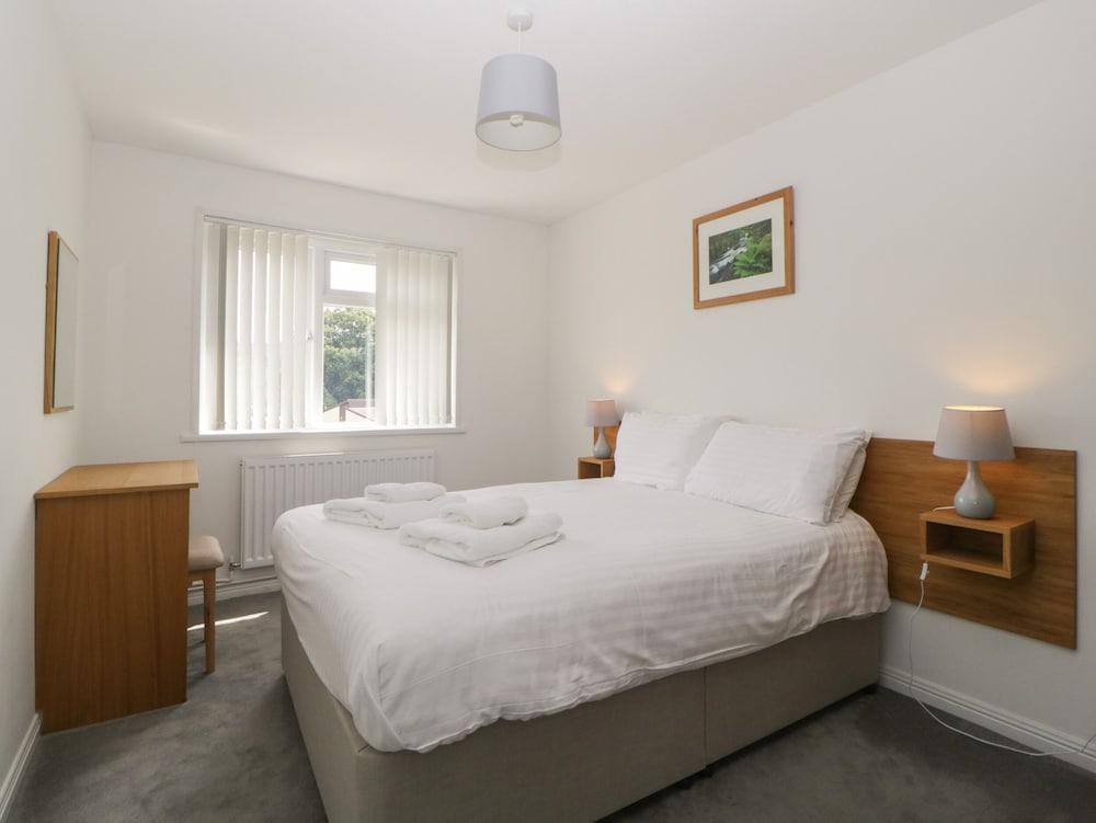 Harcombe House Bungalow 7