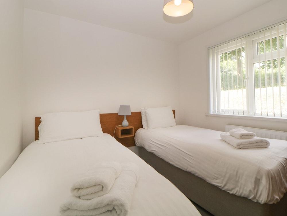 Harcombe House Bungalow 8