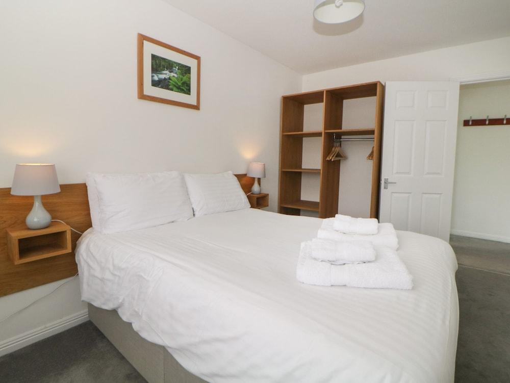 Harcombe House Bungalow 4