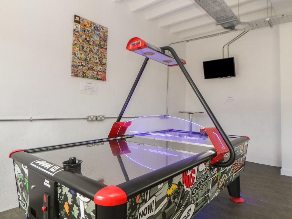 Harcombe House Bungalow 12