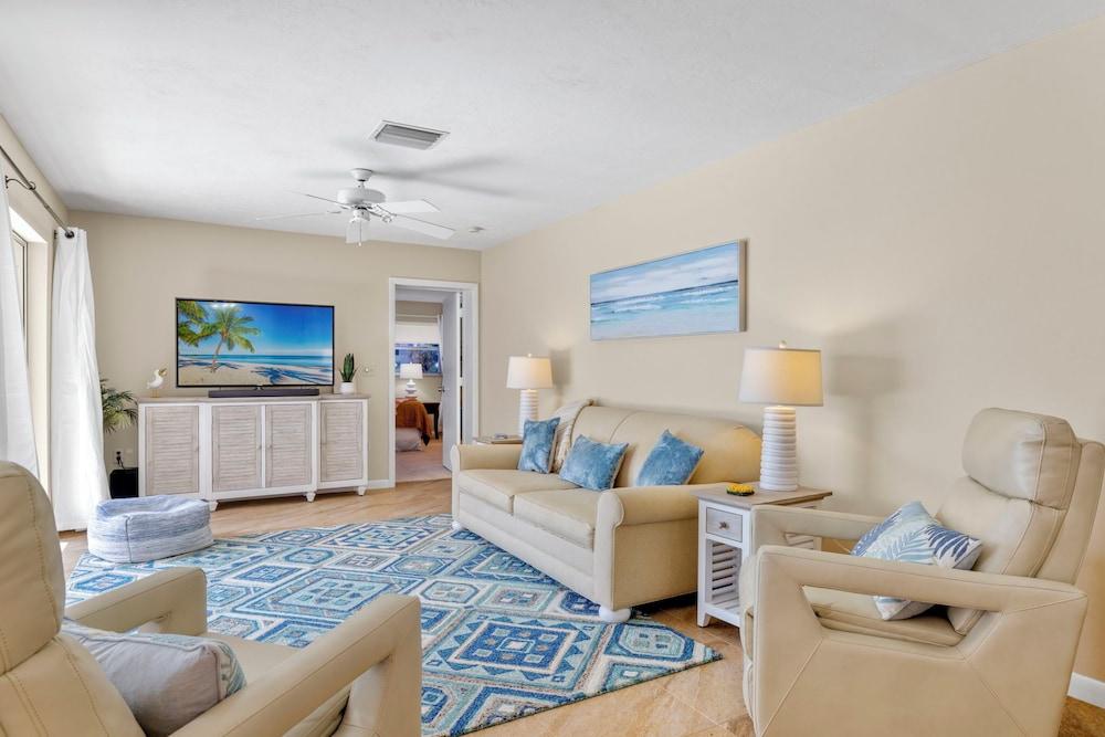 River Oasis by Distinctive Beach Rentals