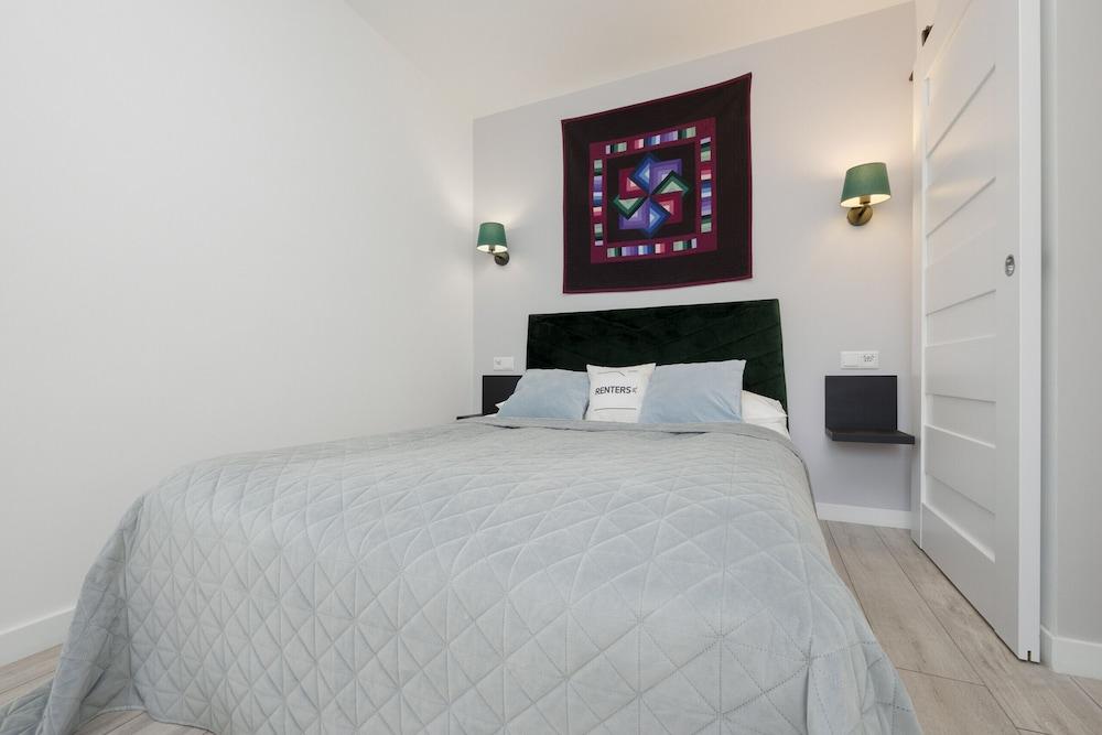 Schillera Apartment by Renters