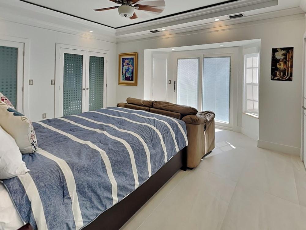 Dolce Vita Villa by Distinctive Beach Rentals