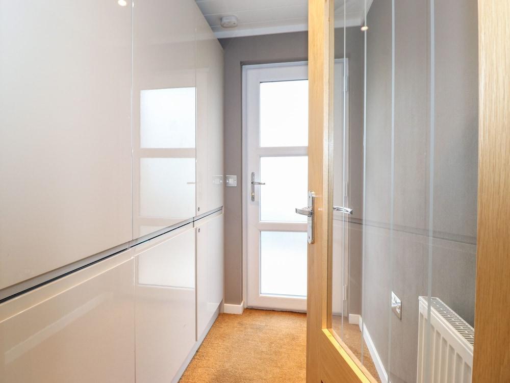 Loubi's Lakeside Lodge