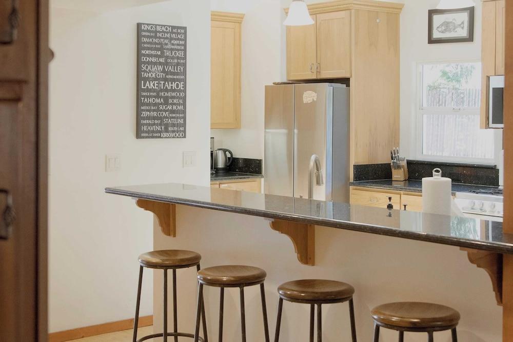 Aster by Avantstay Classic Kings Beach Cottage In The Of North Shore