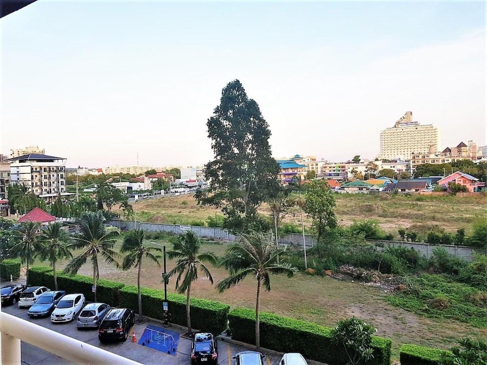 Jomtien Beach Condo - Studio Close to the Beach