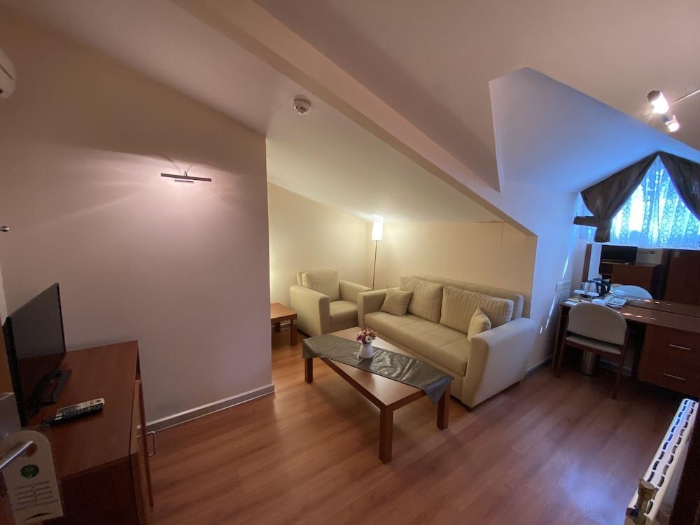 Triada Hotel Gayrettepe