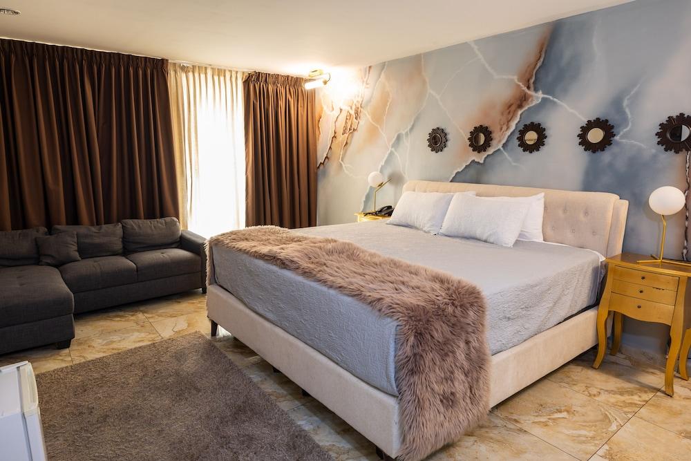 Basha Hotel & Restaurant