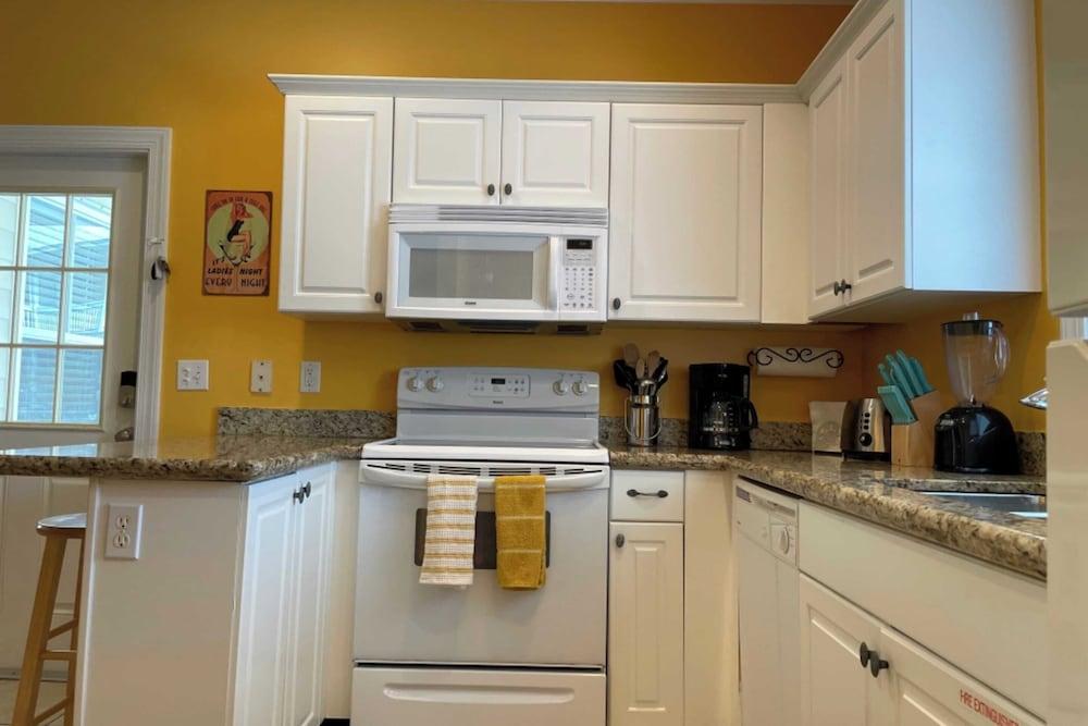 Coral Garden by Avantstay Great Location w/ Balcony & Shared Pool