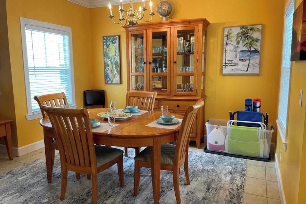 Coral Garden by Avantstay Great Location w/ Balcony & Shared Pool