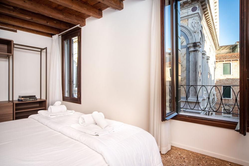 Palazzo Miracoli Apartments