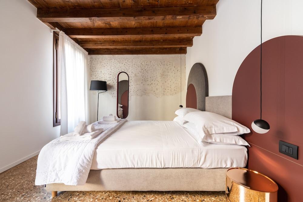 Palazzo Miracoli Apartments