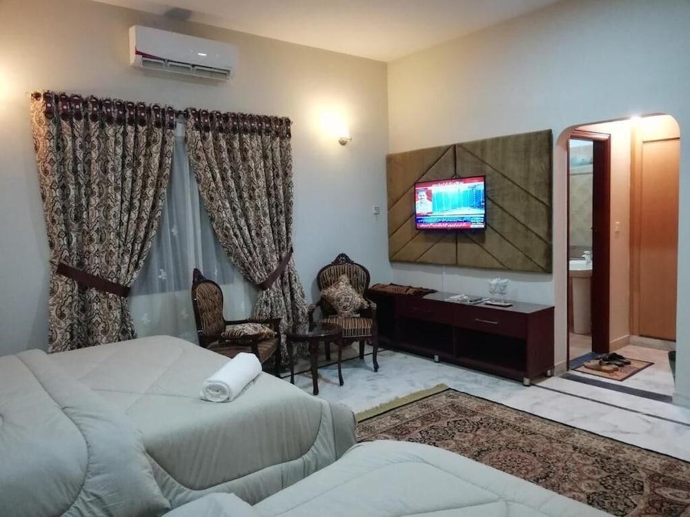 Hotel Island Clifton