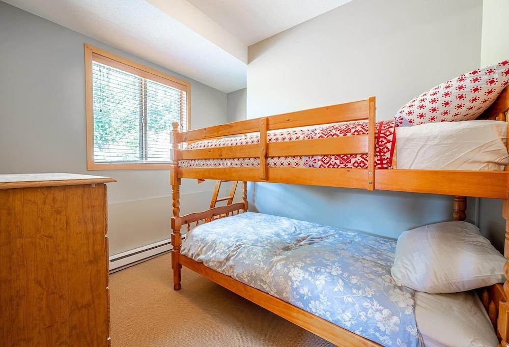 Bear's Paw Chalet - Amazing Location & Ski In/out