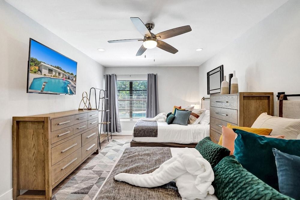 7 Br Home with Pool Gameroom & Soccer