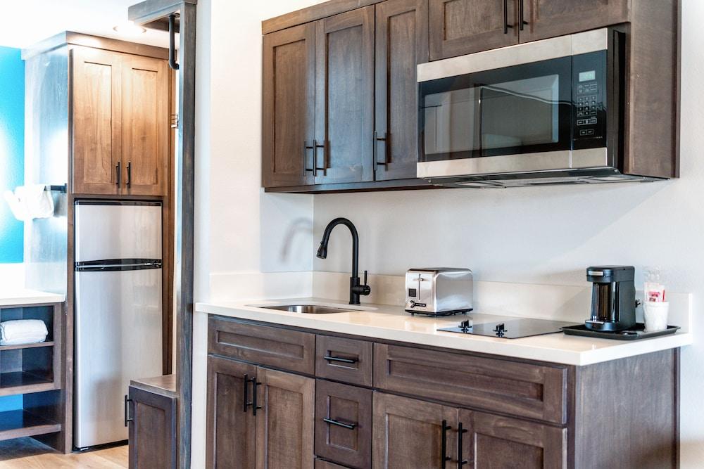 Aspire Inn Studios & Spas