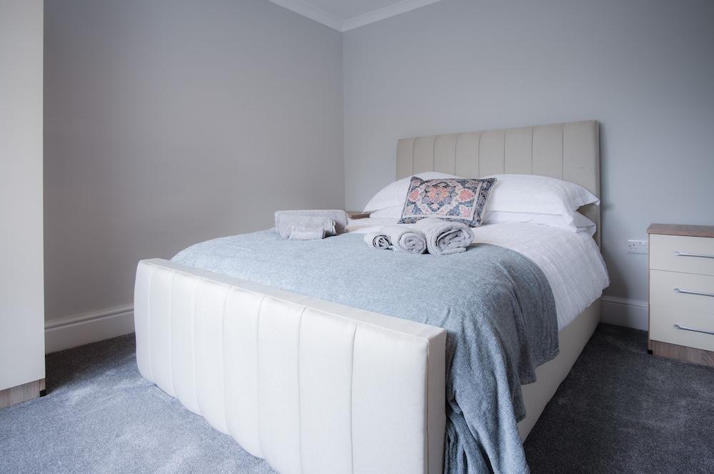 Pendeilo Villa - 5 Bedroom Holiday Home - Amroth