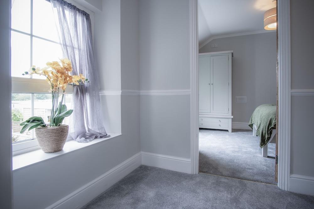 Pendeilo Villa - 5 Bedroom Holiday Home - Amroth