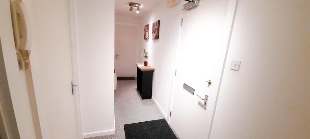 2-bed Apartment Near City Centre