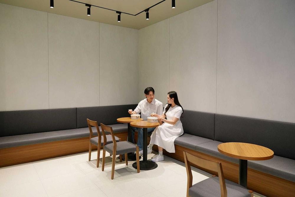 Moor Hotel by Anook Mokpo