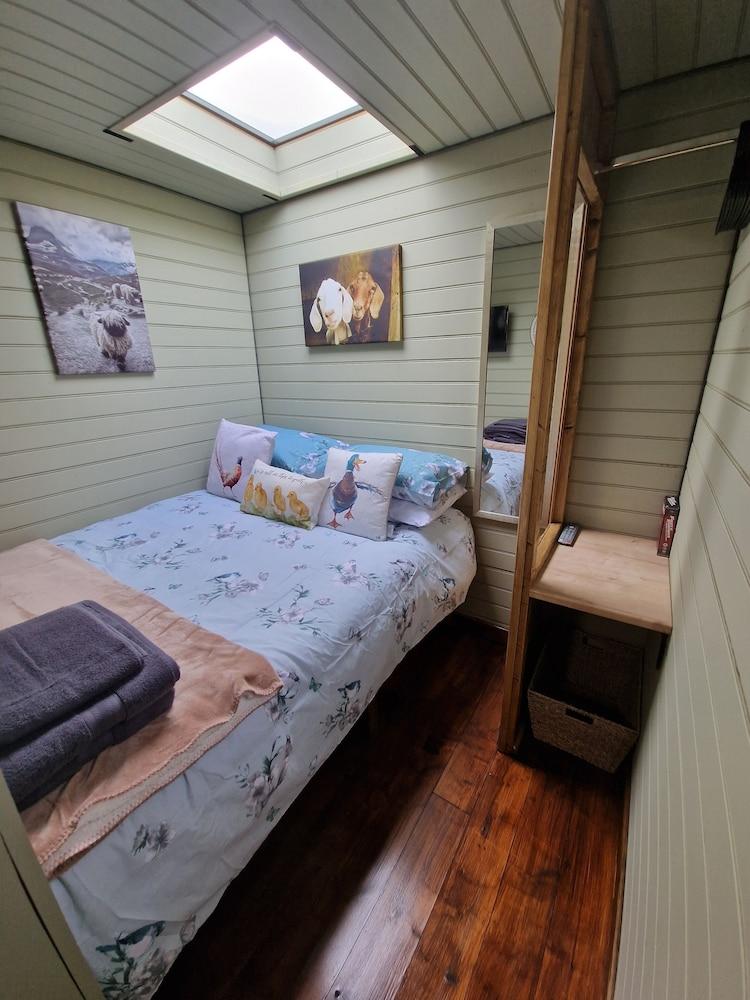 Stunning 1-bed Shepherd hut