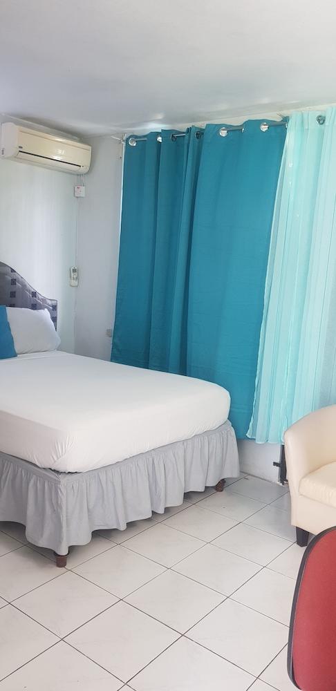 Gated Studio By The Pavillian Mall Near US Embassy Liguanea Kingston