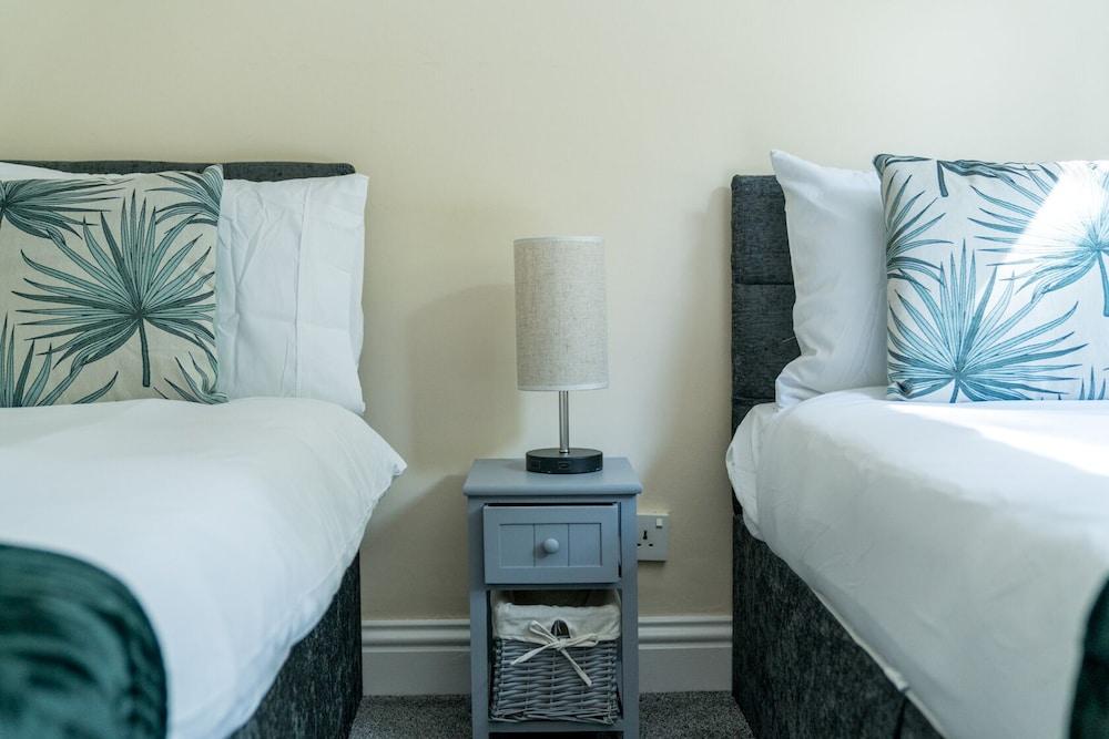 Spacious Pet Friendly 2-bed Apartment in Redhill