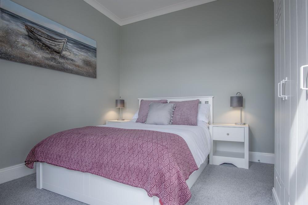 Flint House - 2 Bedroom Apartment - Tenby