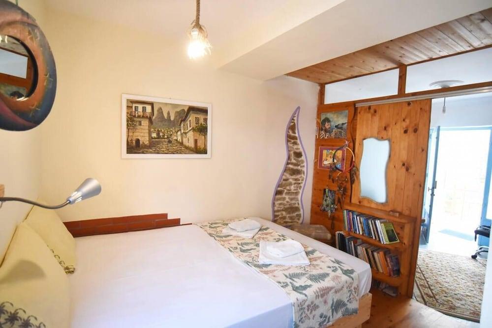 2 Bedroom Art House in Kavala