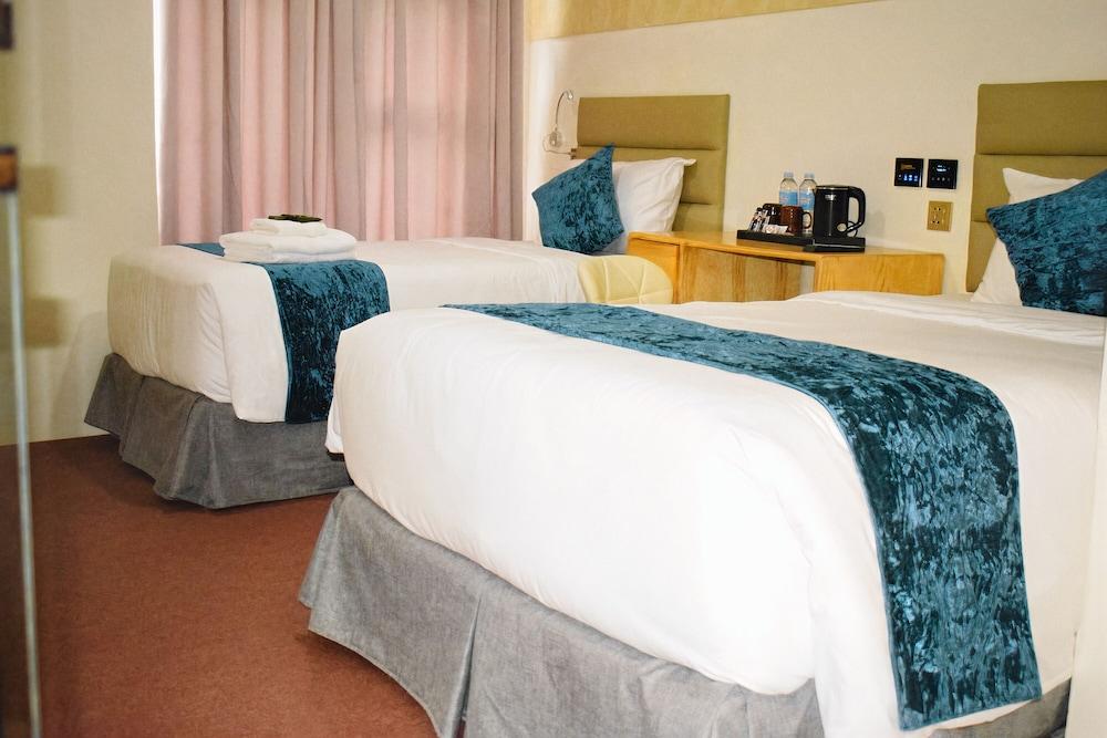 SEMPRE PREMIER INN MACTAN AIRPORT HOTEL