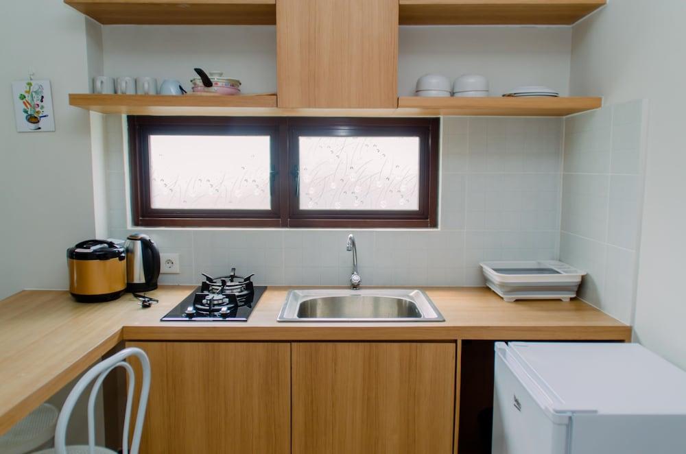 Spacious And Homey 2Br At Asatti Apartment