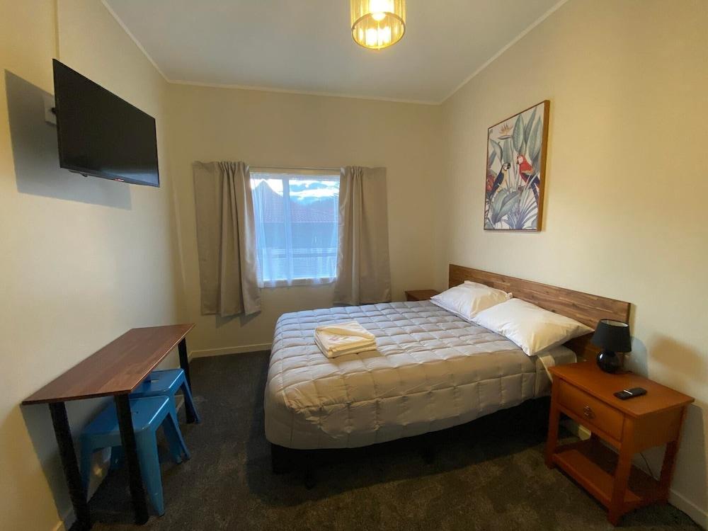 Airport Westney Lodge