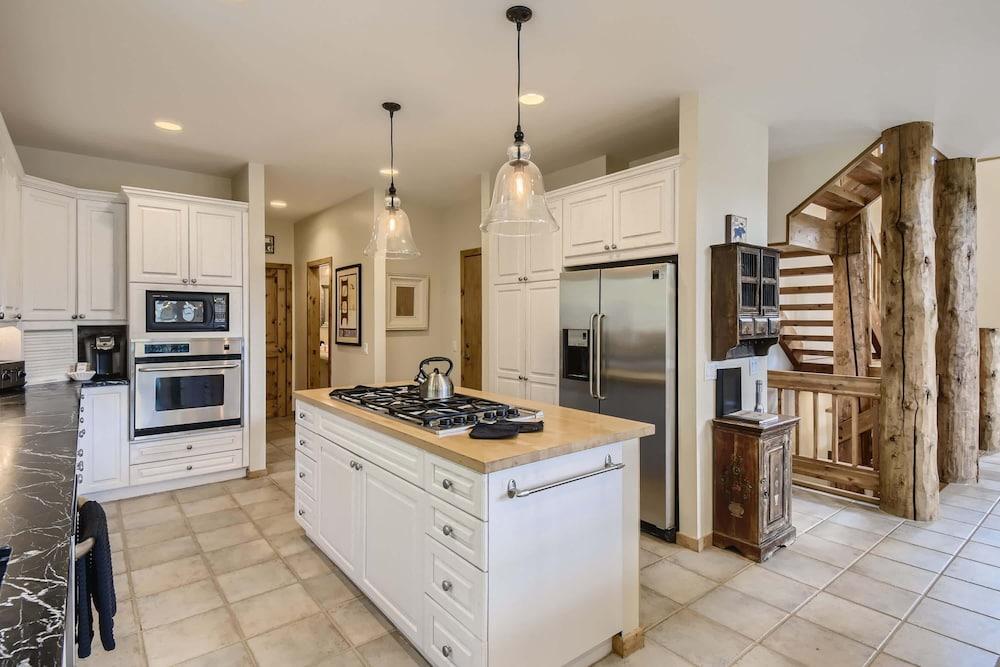 Secluded Mtn House w/ Scenic Views - Pet Friendly