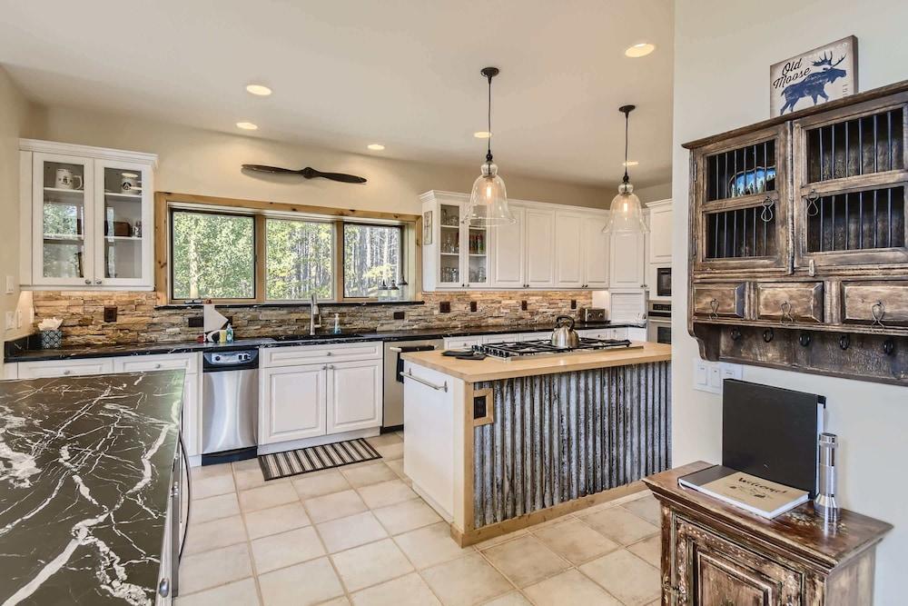 Secluded Mtn House w/ Scenic Views - Pet Friendly