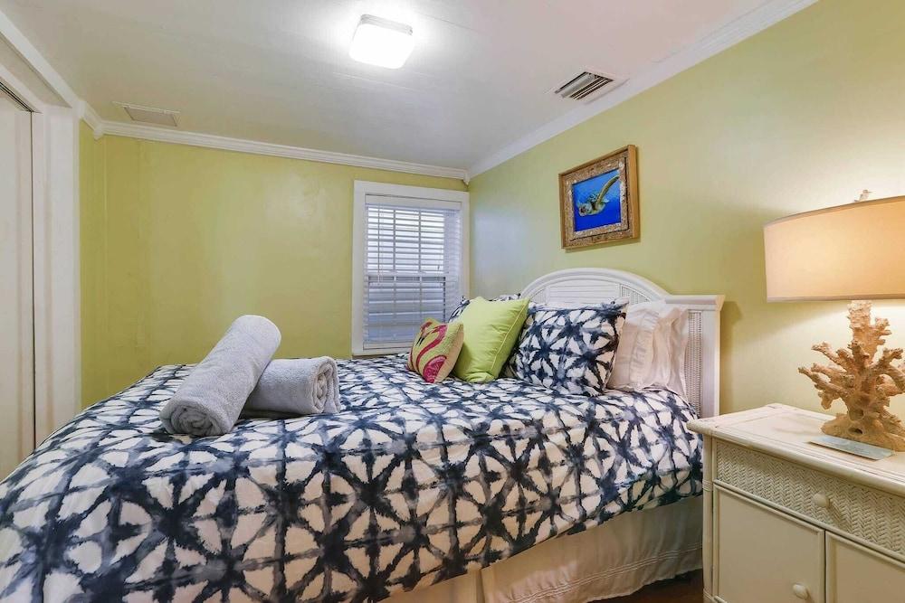 La Casita by Avantstay Steps to Duval Street in Key West! Month Long Stays Only