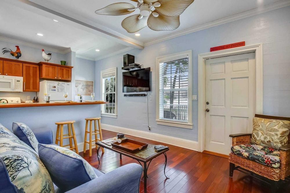 Paradise Place by Avantstay Key West Old Town Condo w/ Shared Pool