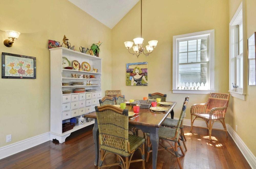 Easy Livin' by Avantstay Key West Home w/ Pool & BBQ Week Long Stays Only