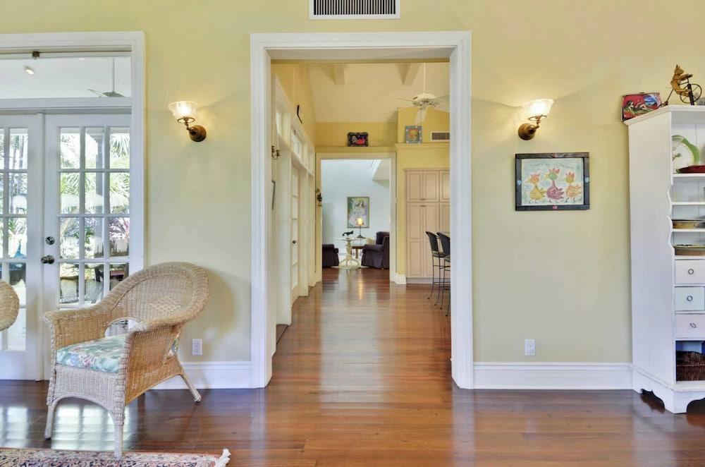 Easy Livin' by Avantstay Key West Home w/ Pool & BBQ Week Long Stays Only