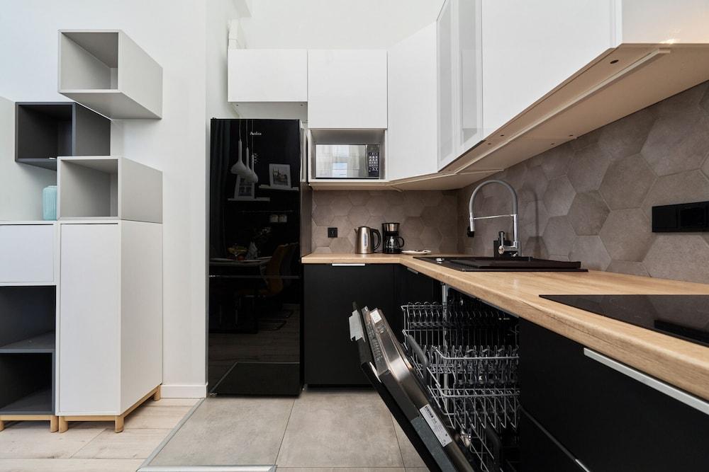 Apartment Aleja Architektów by Renters