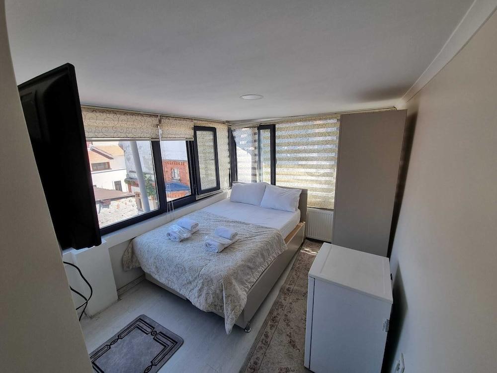 The Queen's Istanbul