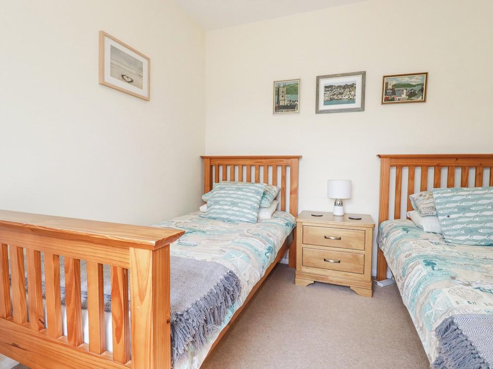 2 Old Talbot Cottages