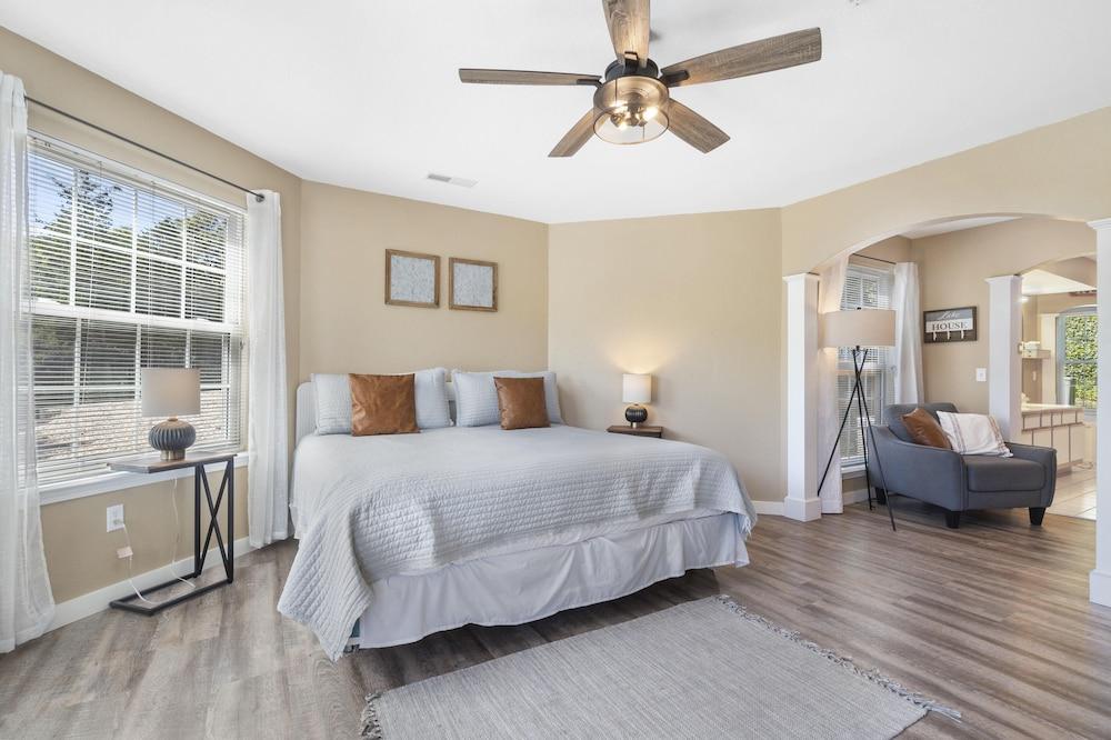 Serene Escape at Table Rock Lake