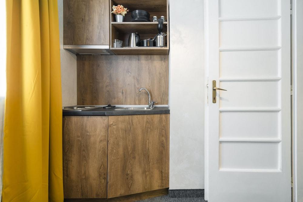 Central Business Apartments BW