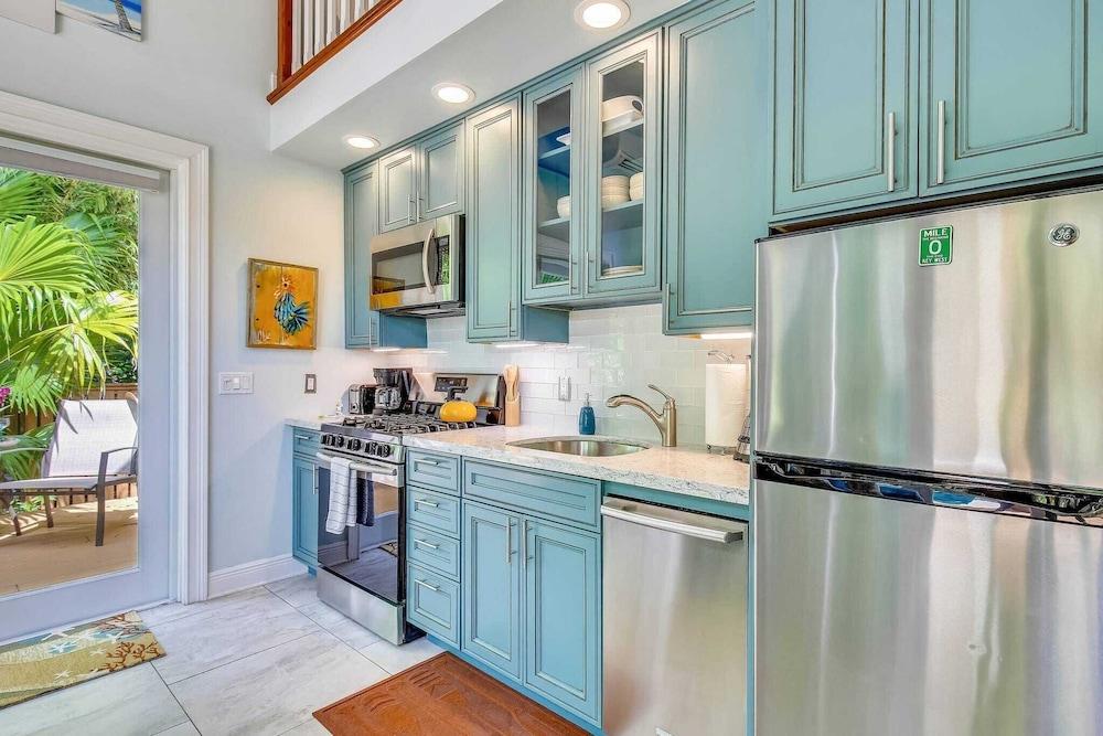 Serenity by Avantstay Guest House in Old Town w/ Shared Pool Month Long Stays Only