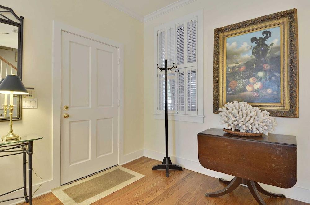 Amelia Home by Avantstay In Historic Old Town w/ Pool