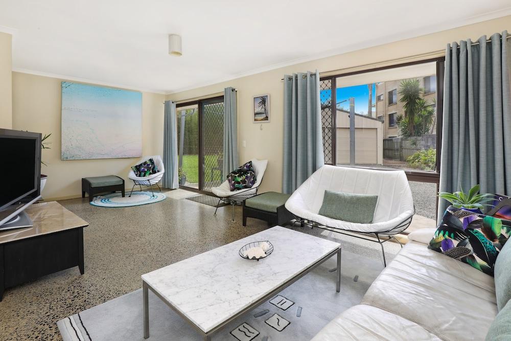 NAROO7- PRIME MOOLOOLABA LOCATION