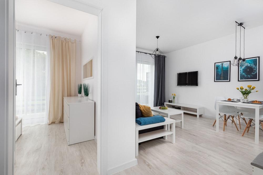 Wrzosowo Cosy Apartment by Renters